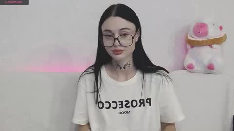 Snapshot of tayaavis chatting on 09/19/25, 04:18 Taya online show from 09/19/25, 04:18