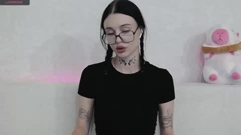 Snapshot of tayaavis chatting on 09/24/25, 06:44 Taya online show from 09/24/25, 06:44