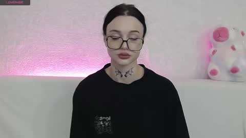 Snapshot of tayaavis chatting on 10/21/25, 04:51 Taya online show from 10/21/25, 04:51