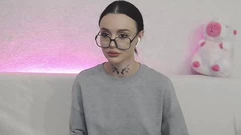 Snapshot of tayaavis chatting on 10/22/25, 05:13 Taya online show from 10/22/25, 05:13