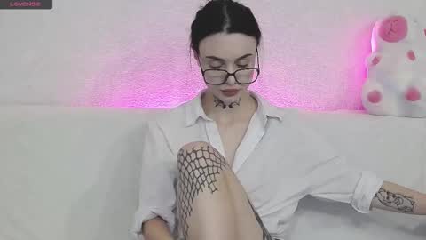 Snapshot of tayaavis chatting on 11/15/25, 06:04 Taya online show from 11/15/25, 06:04