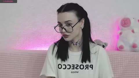 Snapshot of tayaavis chatting on 11/30/25, 06:01 Taya online show from 11/30/25, 06:01