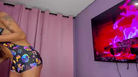 Snapshot of taybunny18 chatting on 02/13/25, 05:58 online show from 02/13/25, 05:58