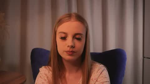 Snapshot of tayelin chatting on 04/11/26, 04:11 Taya online show from 04/11/26, 04:11