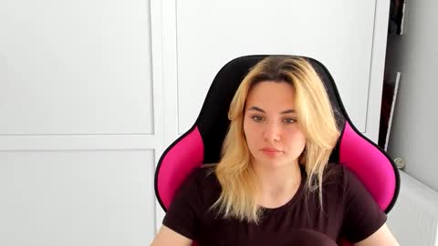 Tay online show from 06/05/26, 06:52