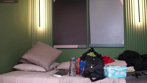 Snapshot of taylerkim chatting on 10/02/25, 06:37 Teylor Kim online show from 10/02/25, 06:37