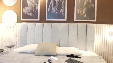 Teylor  Kim online show from 12/16/25, 06:24