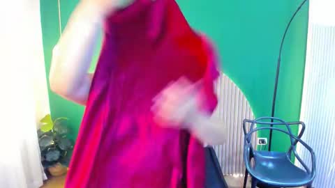 Taylor Bennet online show from 11/15/25, 11:40