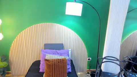 Taylor Bennet online show from 11/24/25, 11:21