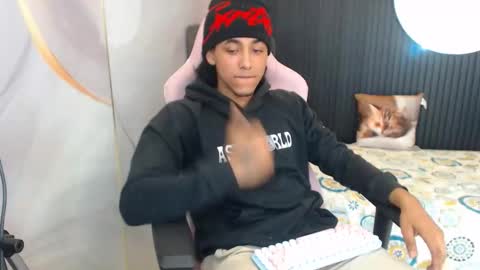 Taylor online show from 04/17/26, 01:52