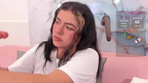 Snapshot of taylor_cupper_ chatting on 11/29/25, 01:19 taylor_cupper_ online show from 11/29/25, 01:19