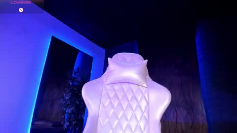 Taylor  Help me to get 100 thumbs up online show from 10/04/25, 04:38