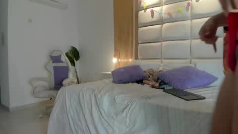 Taylor online show from 04/09/26, 07:52