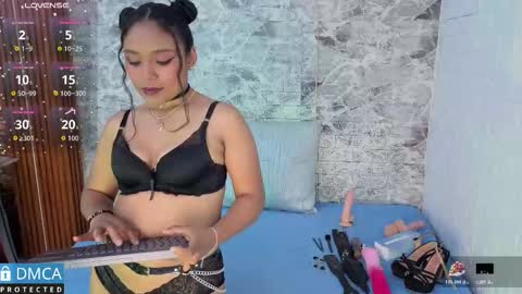 Tay online show from 11/06/25, 02:45