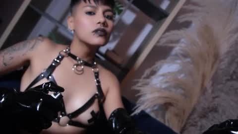 Taylor online show from 11/28/25, 10:40