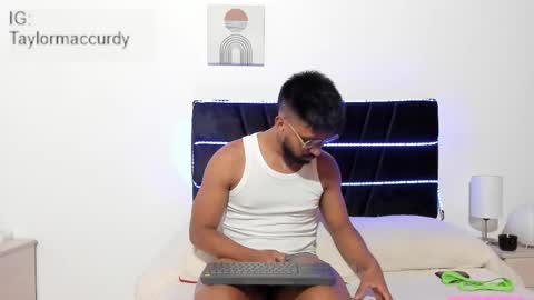 taylormaccurdy_ online show from 01/06/26, 02:10