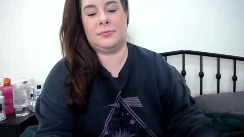 Taylor Michaels online show from 12/01/25, 10:04