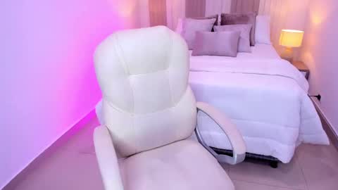 Taylor  online show from 10/24/25, 08:49