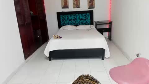 Snapshot of taylorslims chatting on 02/20/25, 01:08 taylorslims online show from 02/20/25, 01:08