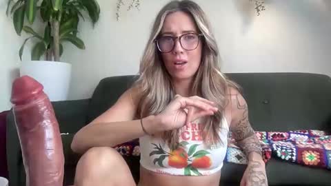 Taylor online show from 09/17/25, 02:46