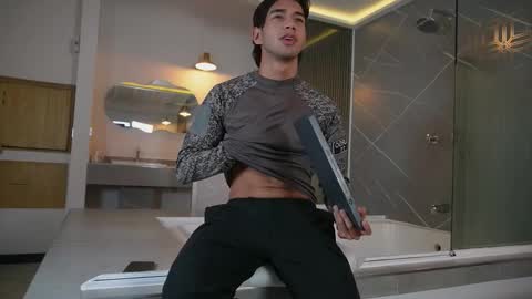 taylorsmiths_ online show from 12/02/25, 03:01