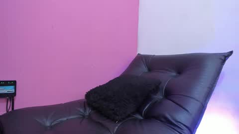 Snapshot of taysonysasha chatting on 12/19/24, 09:17 ask for cum online show from 12/19/24, 09:17