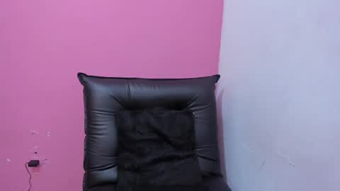 Snapshot of taysonysasha chatting on 01/24/25, 10:30 ask for cum online show from 01/24/25, 10:30