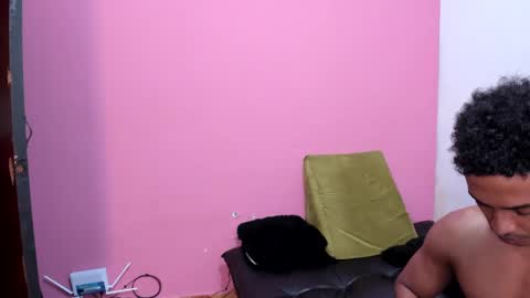 Snapshot of taysonysasha chatting on 02/20/25, 09:09 ask for cum online show from 02/20/25, 09:09