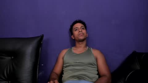 Snapshot of taysonysasha chatting on 03/10/25, 11:49 ask for cum online show from 03/10/25, 11:49