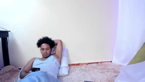 Snapshot of taysonysasha chatting on 10/24/25, 08:27 ask for cum online show from 10/24/25, 08:27