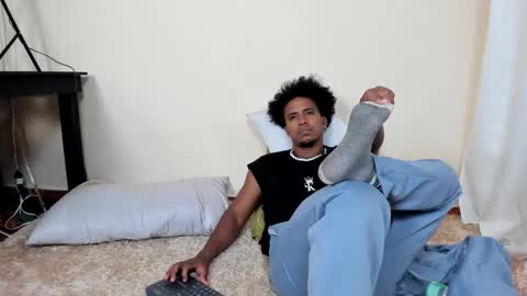 Snapshot of taysonysasha chatting on 11/05/25, 11:49 ask for cum online show from 11/05/25, 11:49