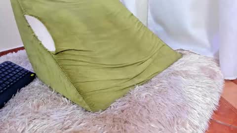 Snapshot of taysonysasha chatting on 11/08/25, 09:02 ask for cum online show from 11/08/25, 09:02