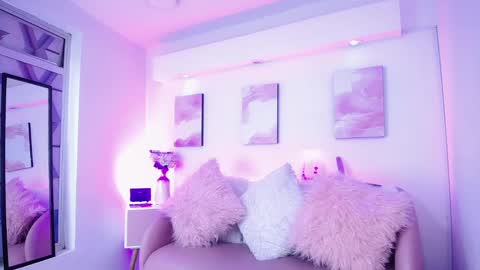 Snapshot of tayzon_foxxx chatting on 12/05/24, 08:55 Sofia online show from 12/05/24, 08:55