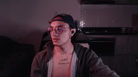 Teo independent model online show from 02/18/25, 06:04