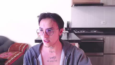 Teo independent model online show from 02/26/25, 12:47