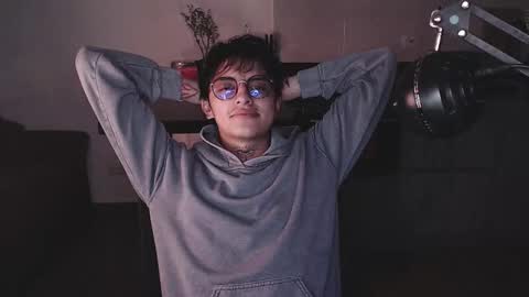 Teo independent model online show from 02/04/26, 03:45