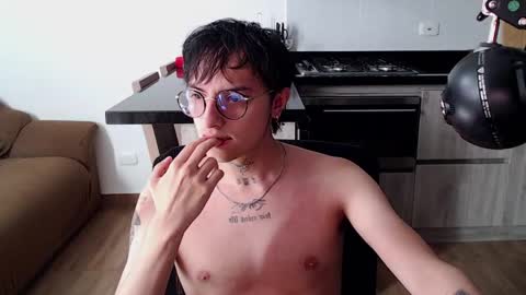 Teo independent model online show from 04/14/26, 01:50