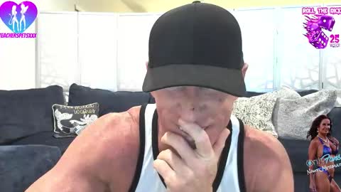 Snapshot of teacherspetsxxx chatting on 12/19/25, 01:12 THE TEACHERS PETS online show from 12/19/25, 01:12