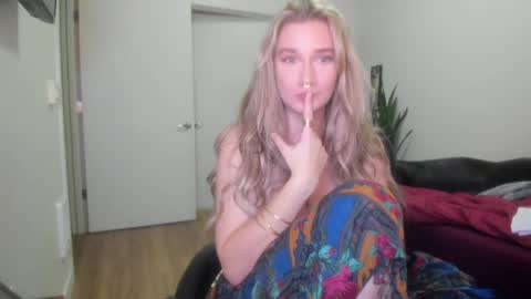 Snapshot of teamtragic chatting on 12/31/24, 04:27 Katy online show from 12/31/24, 04:27