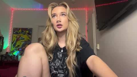 Snapshot of teamtragic chatting on 03/10/25, 04:28 Katy online show from 03/10/25, 04:28