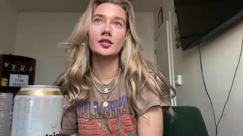 Snapshot of teamtragic chatting on 09/15/25, 12:21 Katy online show from 09/15/25, 12:21