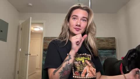 Snapshot of teamtragic chatting on 10/11/25, 02:33 Katy online show from 10/11/25, 02:33