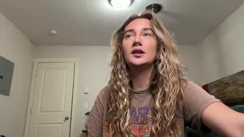 Snapshot of teamtragic chatting on 11/03/25, 02:13 Katy online show from 11/03/25, 02:13