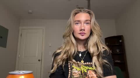 Snapshot of teamtragic chatting on 11/16/25, 03:23 Katy online show from 11/16/25, 03:23