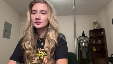 Snapshot of teamtragic chatting on 12/16/25, 03:44 Katy online show from 12/16/25, 03:44