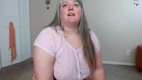 teases online show from 04/14/26, 04:02