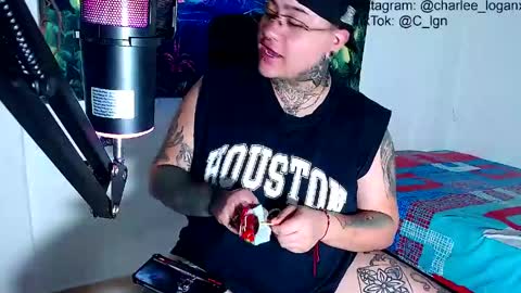 Charlee He online show from 05/20/26, 07:53