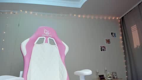 Snapshot of teeencutee chatting on 02/17/25, 08:30 Monika --------------2 stream 700 GMT day online show from 02/17/25, 08:30