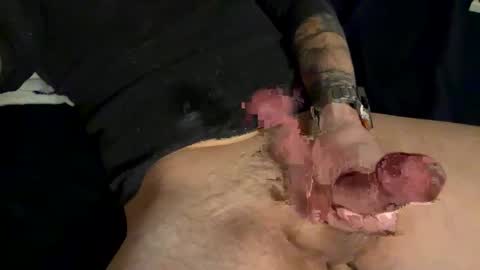 Snapshot of teejm chatting on 12/21/24, 01:32 Twizzler online show from 12/21/24, 01:32