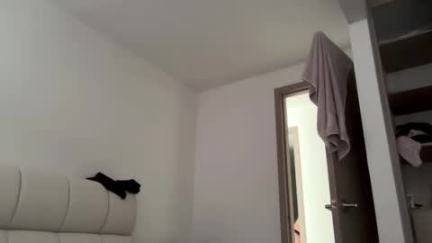 Amy No penetration Virgiin giirl online show from 04/21/26, 12:11